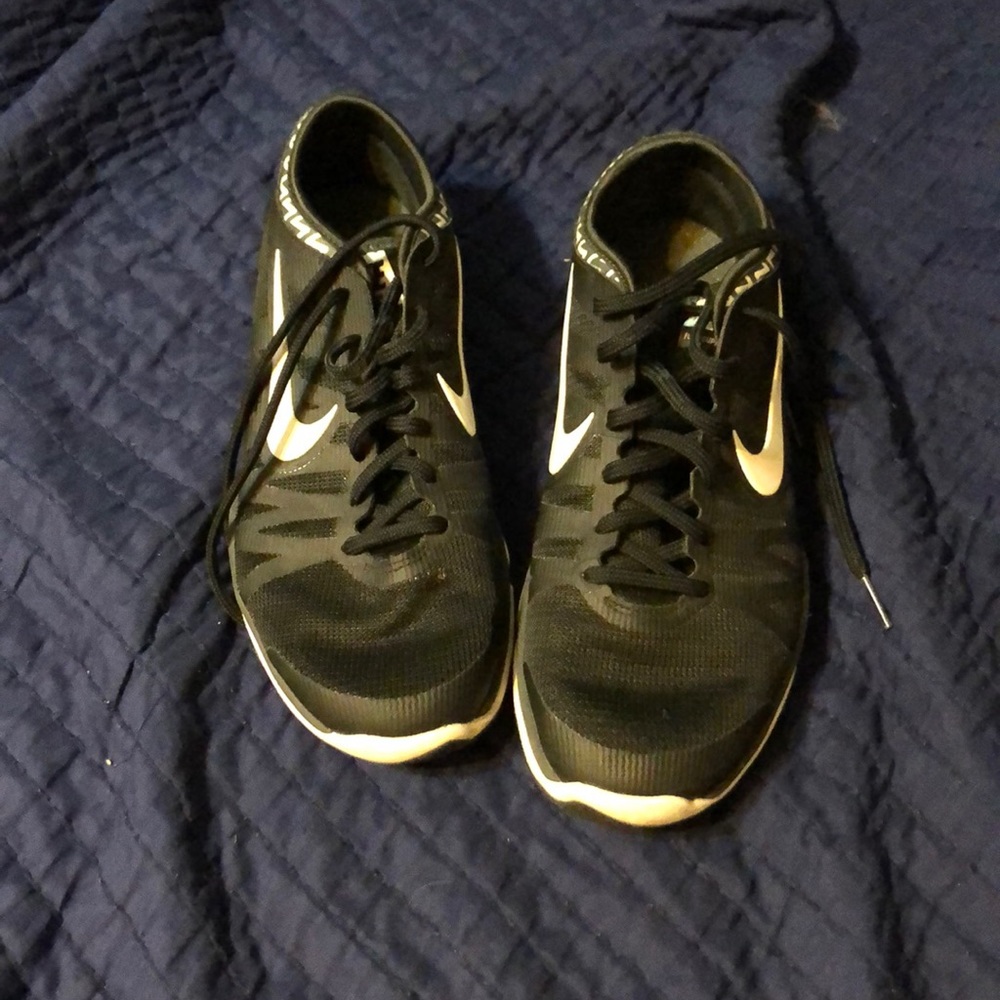 Black Nike Flex Sneakers